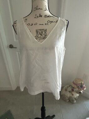Loft outlet White V-Neck Sleeveless Women's Top